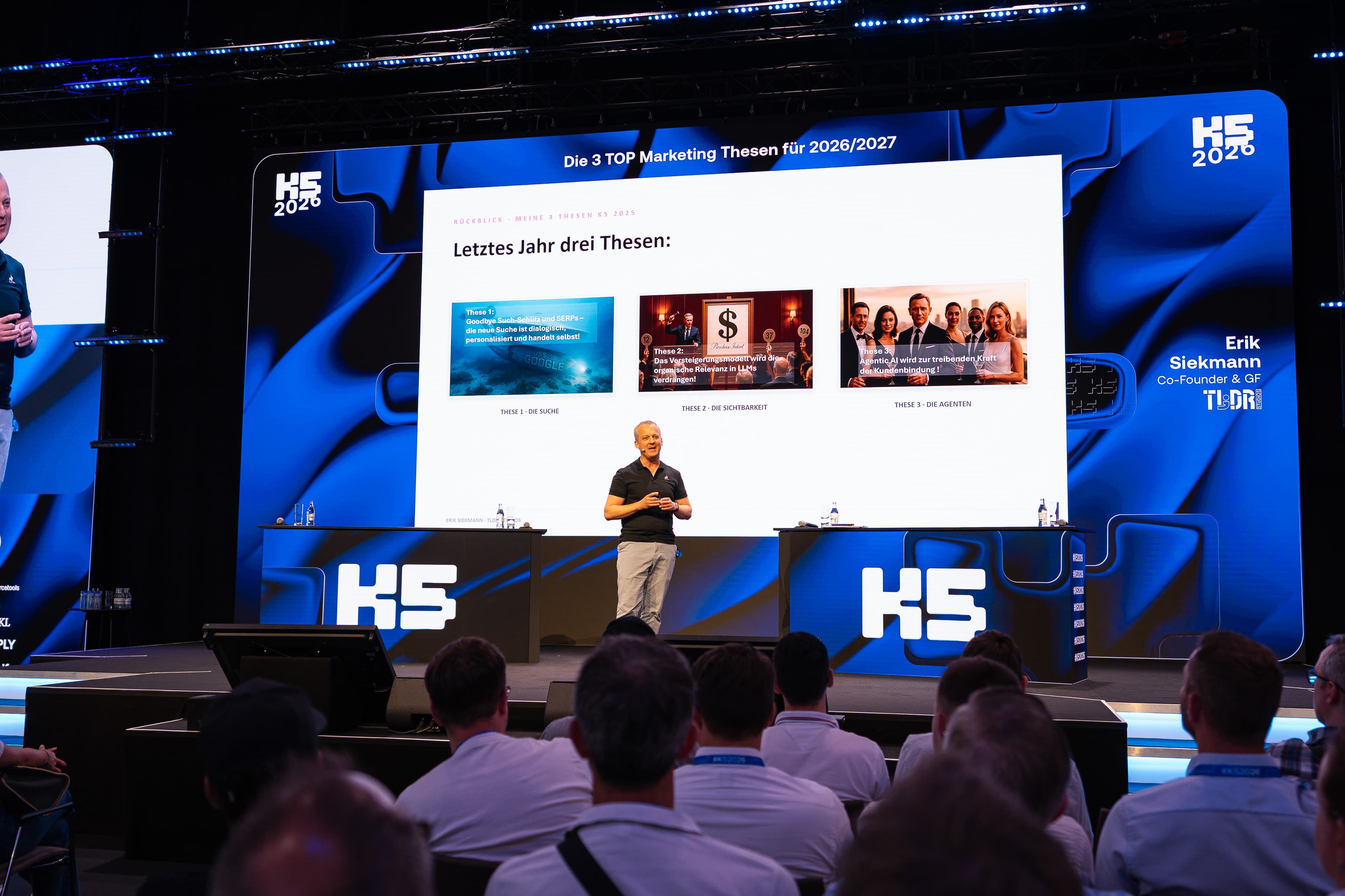 Erik Siekmann (Co-Founder & Managing Director, TL;DR) presenting his top marketing theses for 2026/2027 at K5 Future Retail Conference 2026.