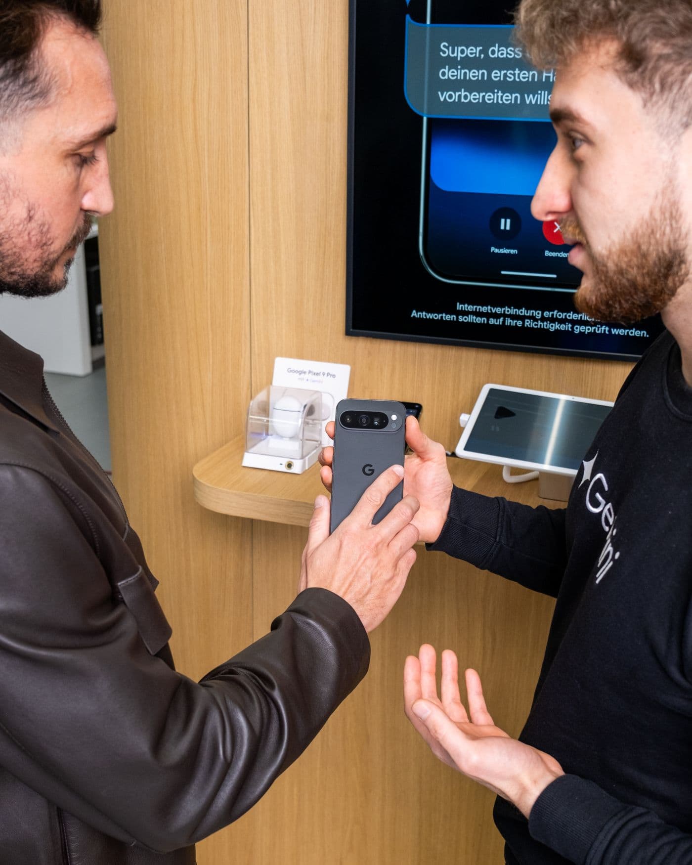 A nonplusultra Brand Experience Specialist demonstrating a Google Pixel 9 Pro to a customer