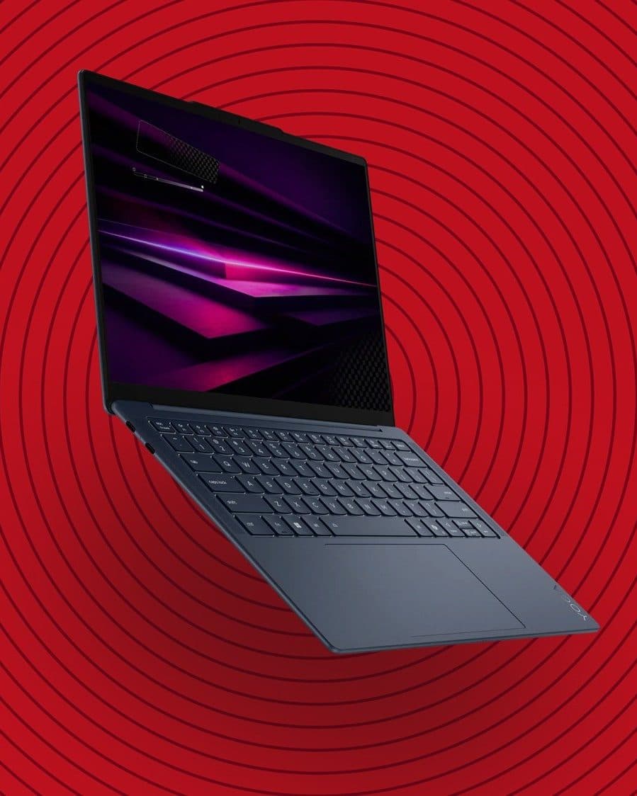 Ein Snapdragon-Laptop auf roten Ringen, Produktbild von Qualcomm